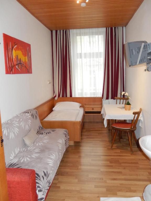 Hotel "Wilder Mann" Linz Room photo